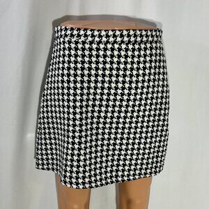 Dazy Size XL Black and White Houndstooth Above the Knee Womans Skirt